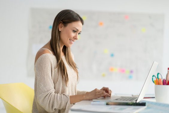 在谷歌海外推广中，如何通过用户控制平衡自动出价