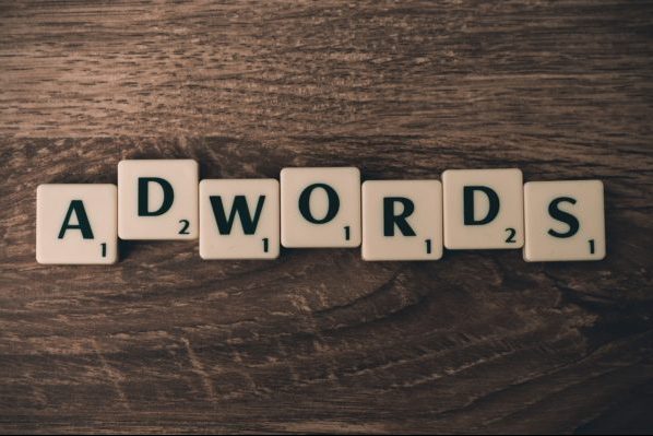 每个人的GOOGLE ADS都开玩笑吗？