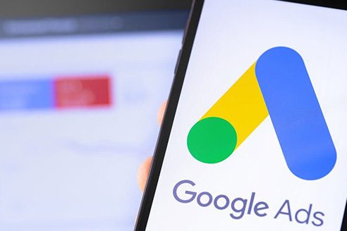 我应该选 GOOGLE 广告还是 SEO？